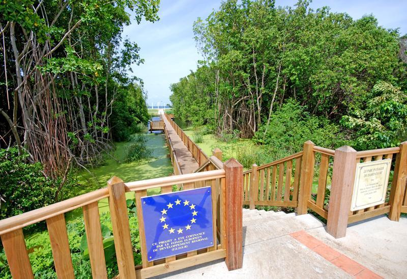 Le Moulin De La Baie Piscine Vue Mer Ле-Муль Экстерьер фото